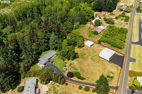 3.15 Acres of Residential Land with Home for Sale in Hubbard, Oregon