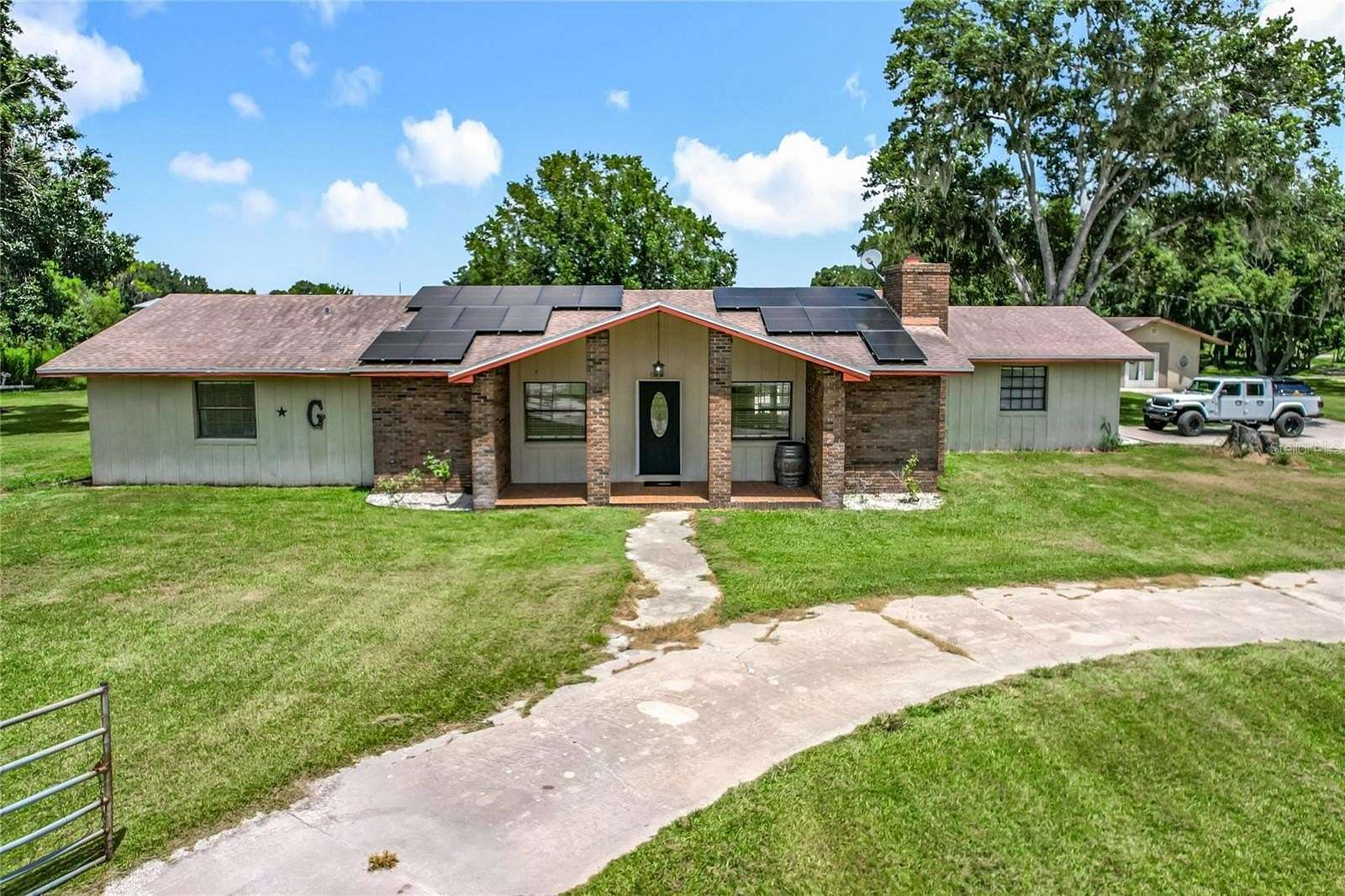 5 Acres of Residential Land with Home for Sale in Bartow, Florida