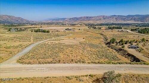 2 Acres of Land for Sale in Tehachapi, California