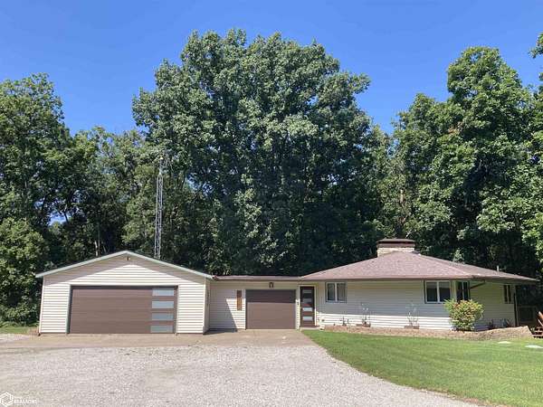 4.77 Acres of Residential Land with Home for Sale in Burlington, Iowa