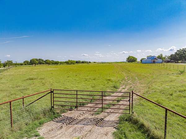 11 Acres of Recreational & Residential Land for Sale in Itasca, Texas