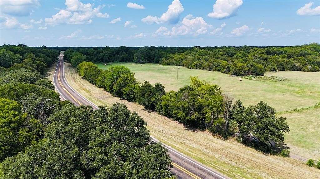 53 Acres of Land for Sale in Chatfield, Texas