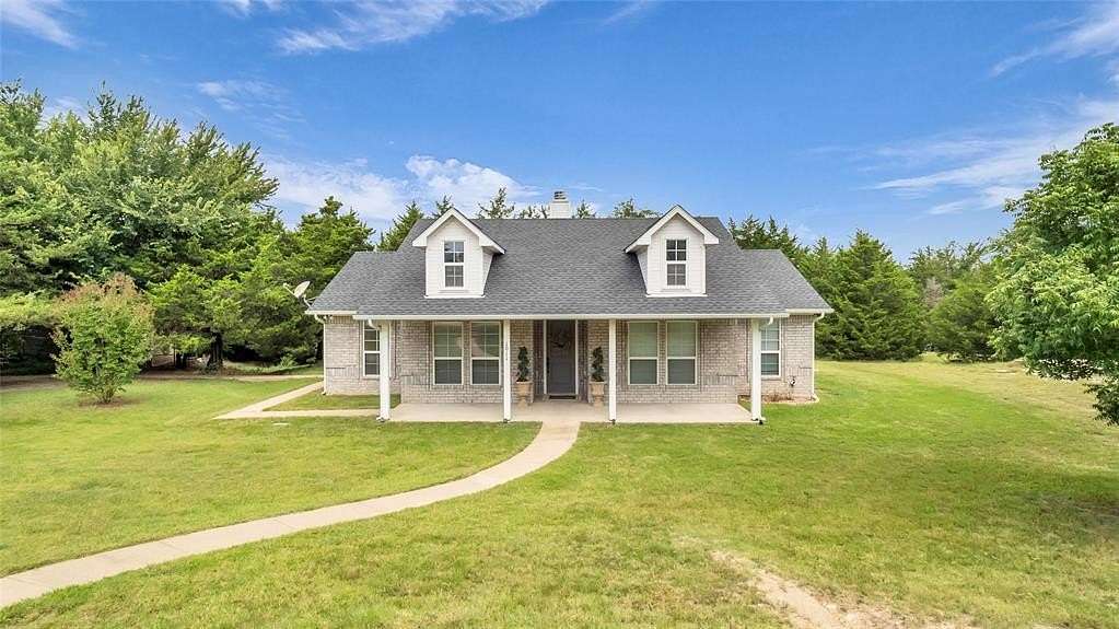 5 Acres of Land with Home for Sale in Van Alstyne, Texas