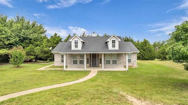 5 Acres of Land with Home for Sale in Van Alstyne, Texas