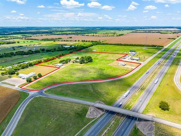 15.6 Acres of Land for Sale in Grandview, Texas