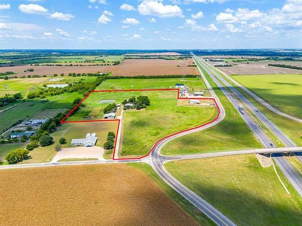 15.6 Acres of Improved Land for Sale in Grandview, Texas