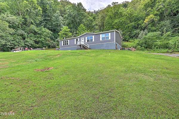 5 Acres of Residential Land with Home for Sale in Bristol, Tennessee