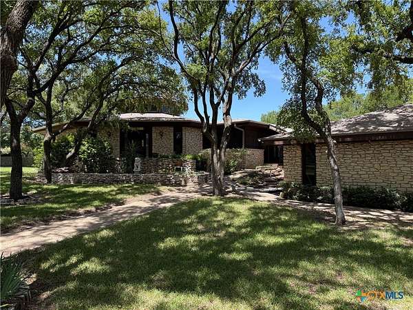 2.66 Acres of Residential Land with Home for Sale in Gatesville, Texas