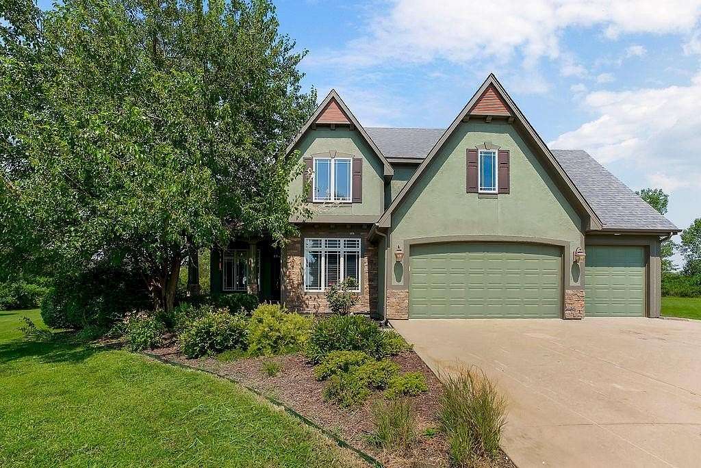 2.53 Acres of Residential Land with Home for Sale in Paola, Kansas