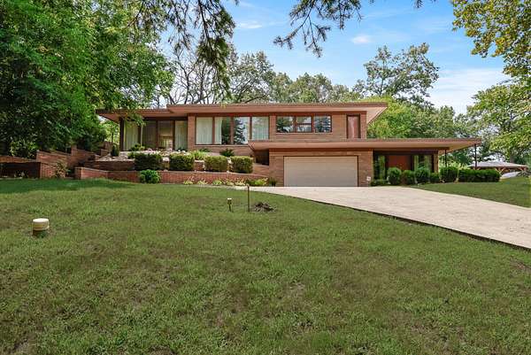 2.78 Acres of Residential Land with Home for Sale in Schererville, Indiana