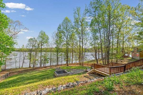 1.59 Acres of Land with Home for Sale in Dover, Tennessee