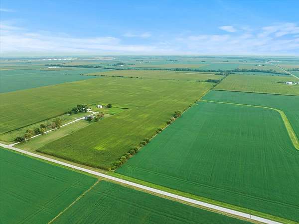 230 Acres of Land for Sale in Pontiac, Illinois