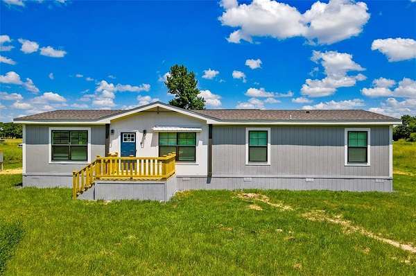 1.58 Acres of Residential Land with Home for Sale in Grand Saline, Texas