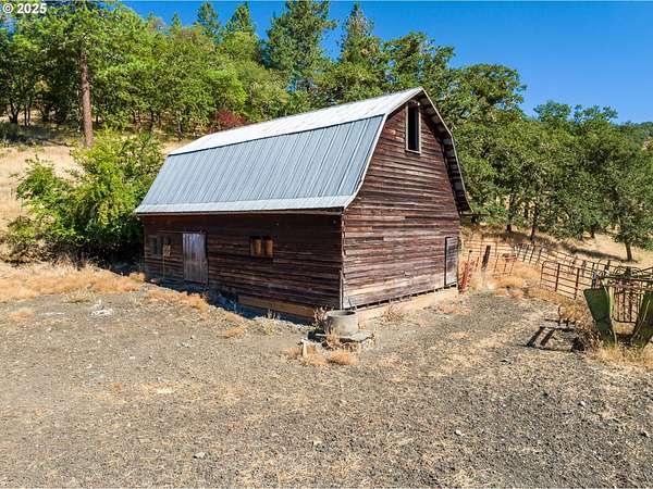 80 Acres of Agricultural Land with Home for Sale in Roseburg, Oregon