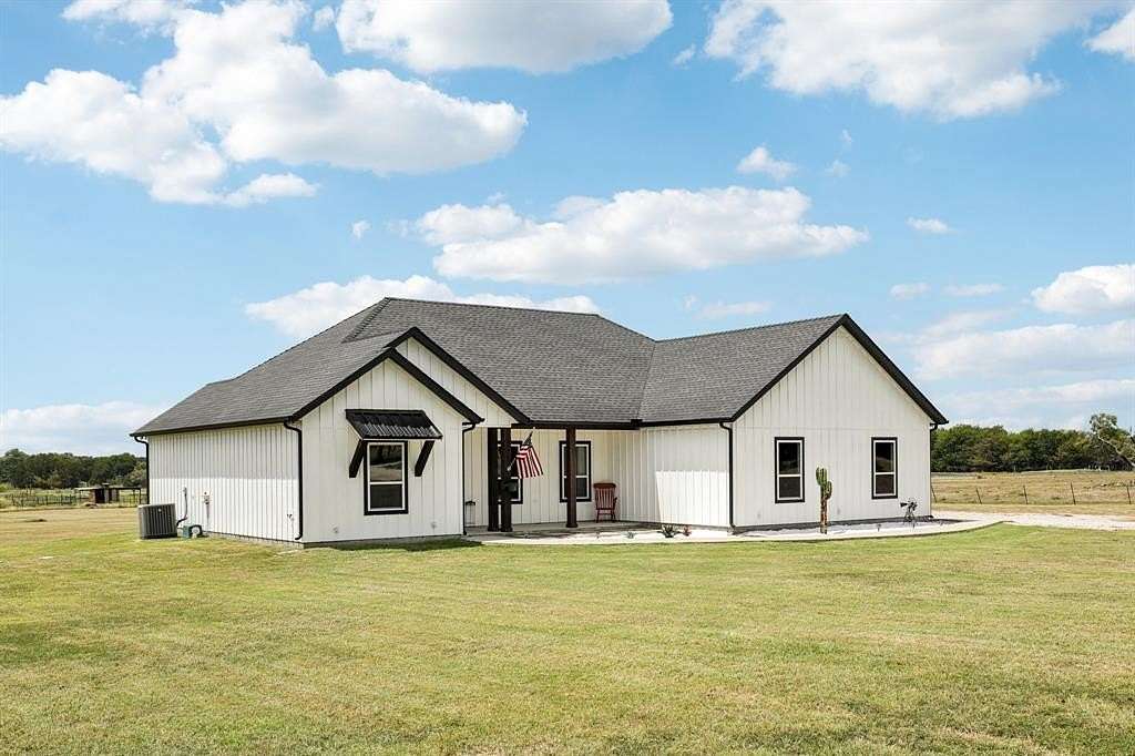 2.86 Acres of Residential Land with Home for Sale in Greenville, Texas