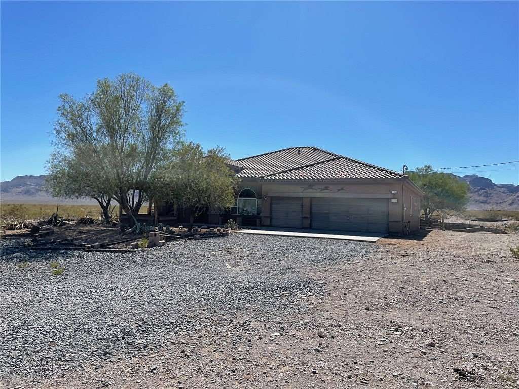 2.35 Acres of Residential Land with Home for Sale in Golden Valley, Arizona