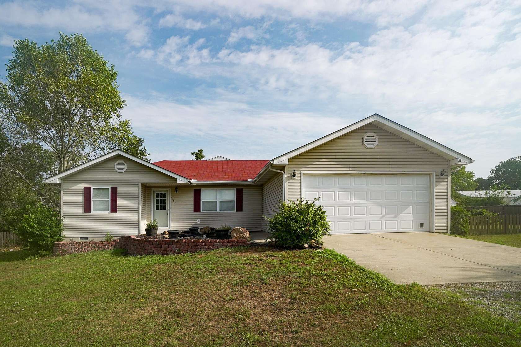 1.86 Acres of Residential Land with Home for Sale in West Plains, Missouri