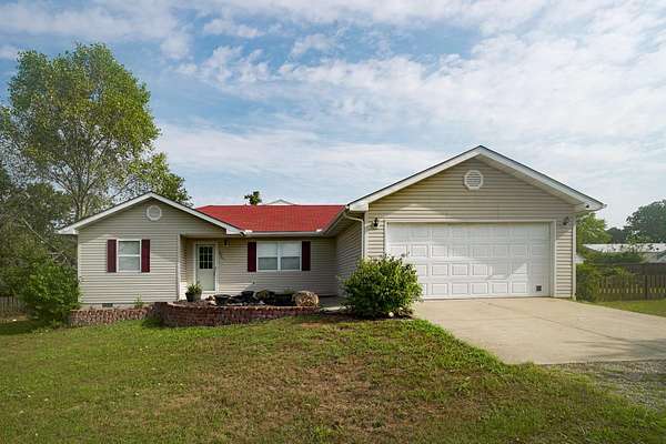 1.86 Acres of Residential Land with Home for Sale in West Plains, Missouri