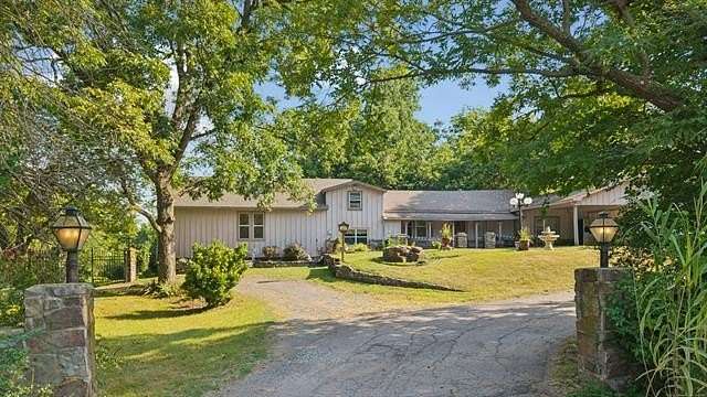 2.5 Acres of Residential Land with Home for Sale in Fort Gibson, Oklahoma