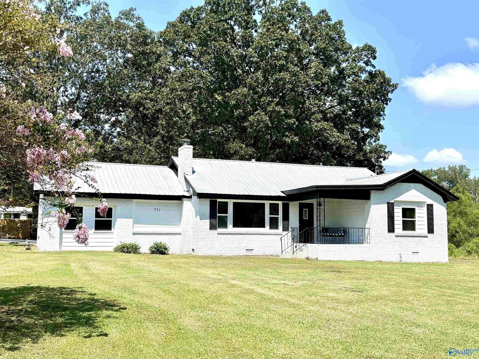 2.28 Acres of Residential Land with Home for Sale in Gadsden, Alabama