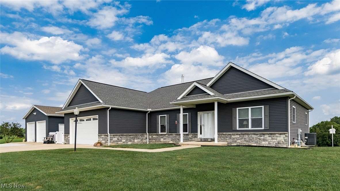 5.72 Acres of Residential Land with Home for Sale in Frazeysburg, Ohio