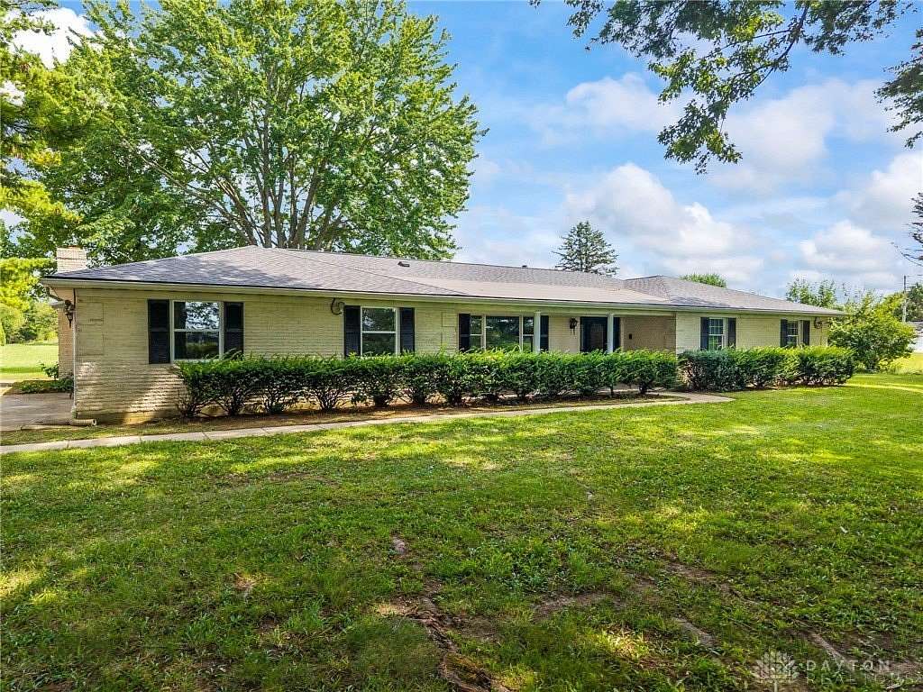 5.55 Acres of Residential Land with Home for Sale in New Carlisle, Ohio