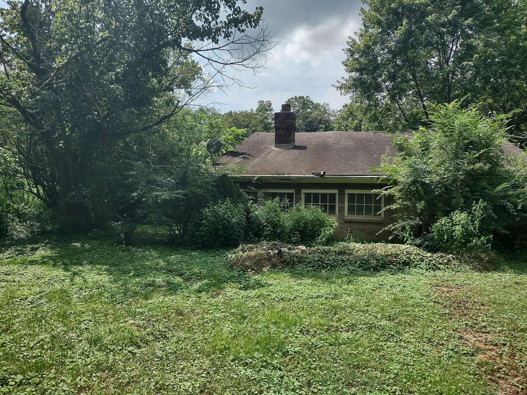 0.53 Acres of Improved Residential Land for Sale in Versailles, Kentucky