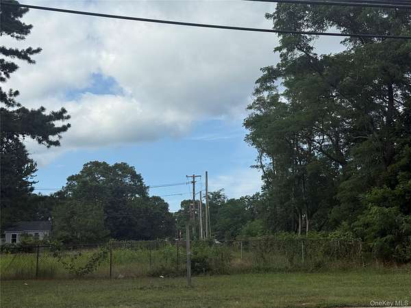 0.31 Acres of Mixed-Use Land for Sale in Mastic, New York