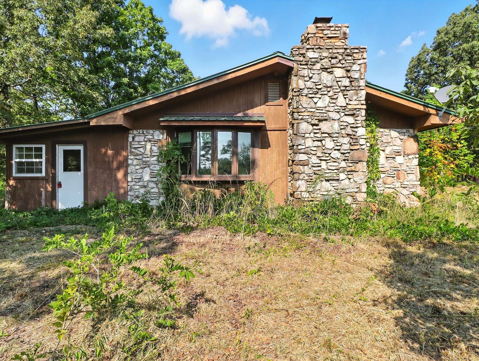 24 Acres of Land with Home for Sale in Mammoth Spring, Arkansas