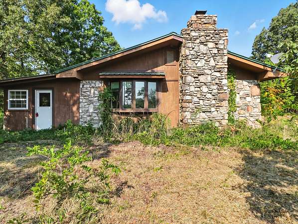 24 Acres of Land with Home for Sale in Mammoth Spring, Arkansas