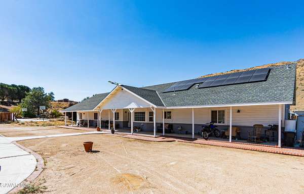 10 Acres of Land with Home for Sale in Leona Valley, California