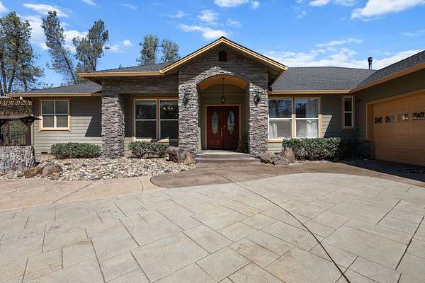 2.5 Acres of Residential Land with Home for Sale in Redding, California