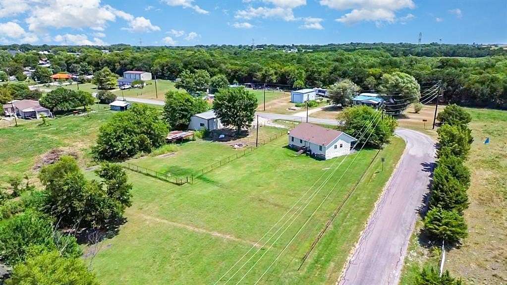 2.17 Acres of Residential Land with Home for Sale in Farmersville, Texas