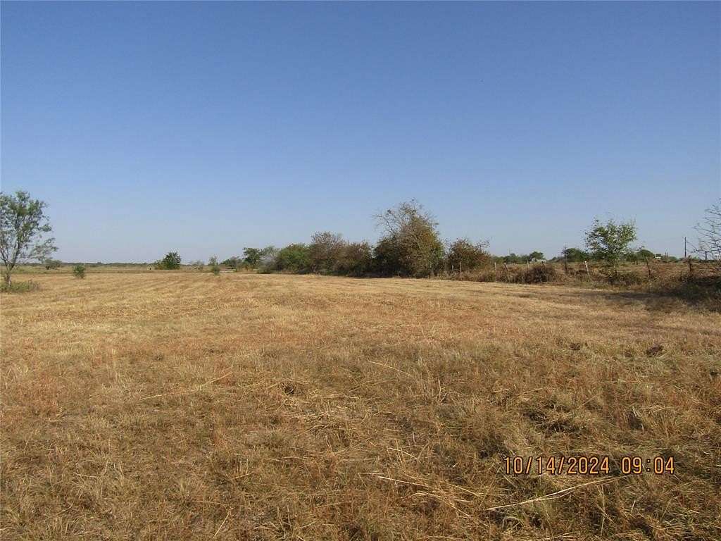 10 Acres of Land for Sale in Groesbeck, Texas