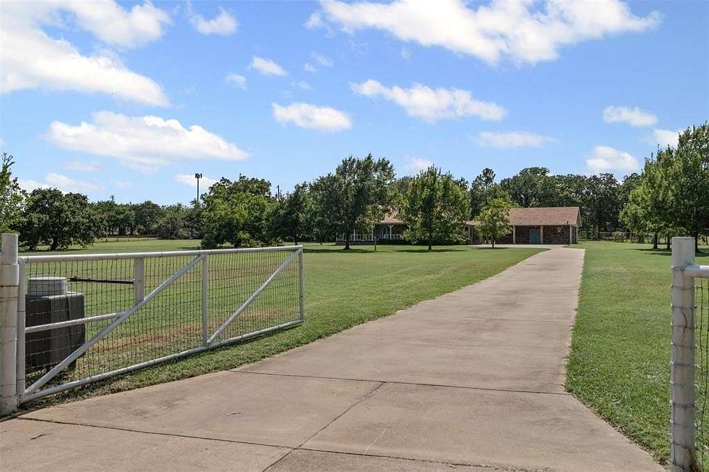 1.5 Acres of Residential Land with Home for Sale in Mansfield, Texas