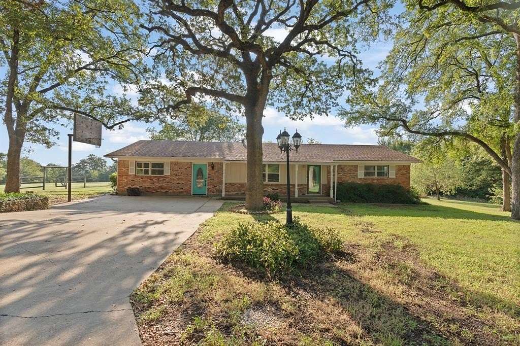 5 Acres of Residential Land with Home for Sale in Alvarado, Texas