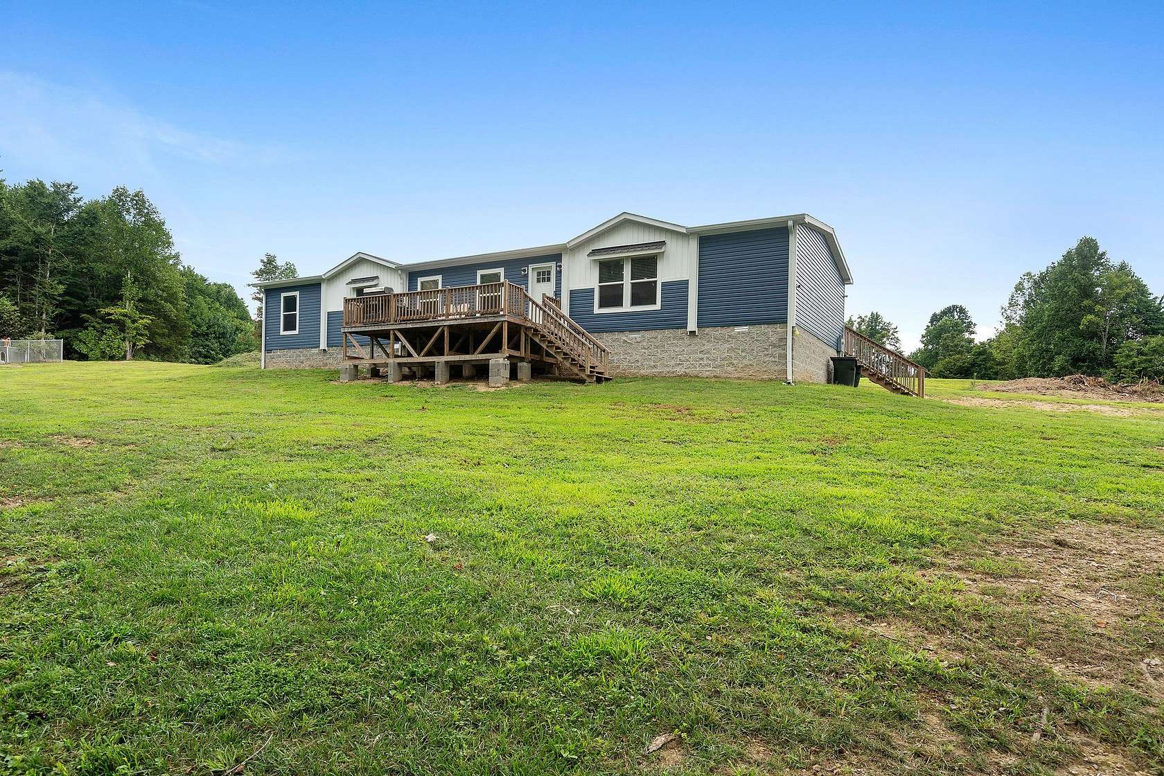 9.43 Acres of Residential Land with Home for Sale in Westmoreland, Tennessee