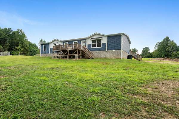 9.43 Acres of Residential Land with Home for Sale in Westmoreland, Tennessee