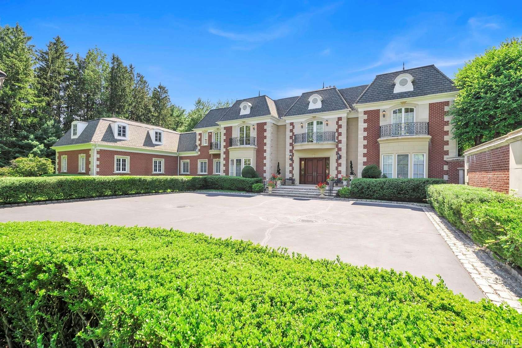 5.2 Acres of Residential Land with Home for Sale in Locust Valley, New York