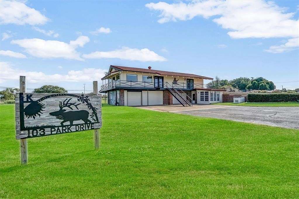 1.7 Acres of Residential Land with Home for Sale in Sayre, Oklahoma