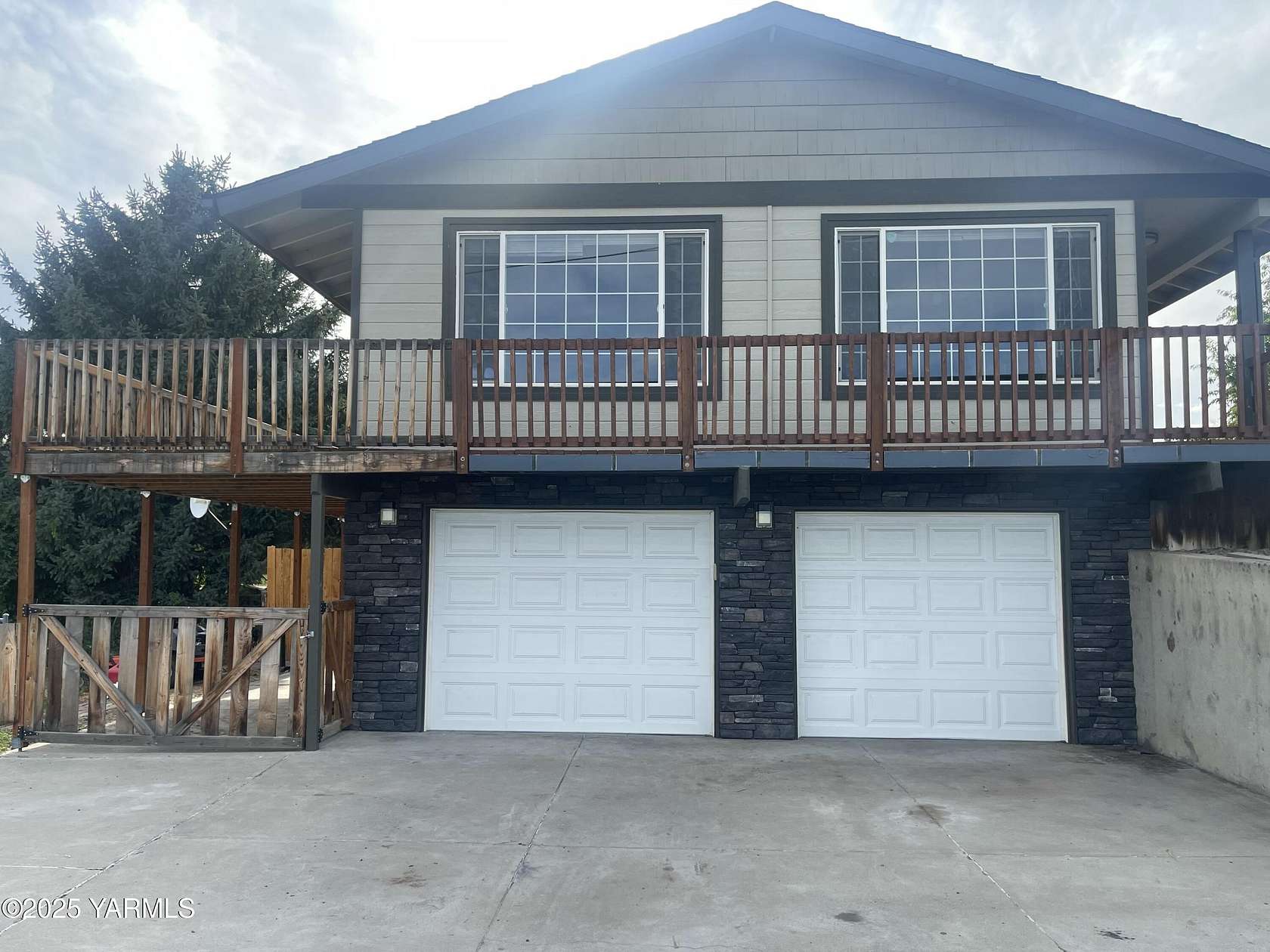 2 Acres of Land with Home for Sale in Yakima, Washington