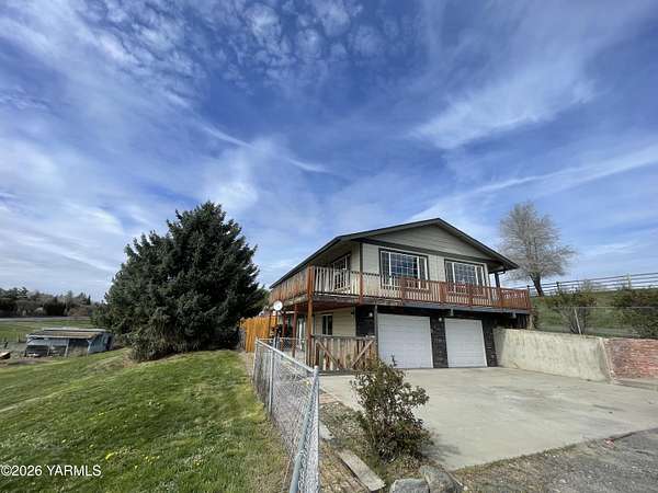 2 Acres of Land with Home for Sale in Yakima, Washington