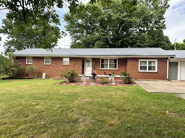 1.65 Acres of Residential Land with Home for Sale in Summertown, Tennessee