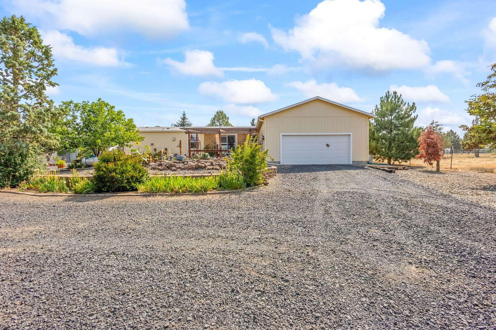 2 Acres of Residential Land with Home for Sale in Prineville, Oregon