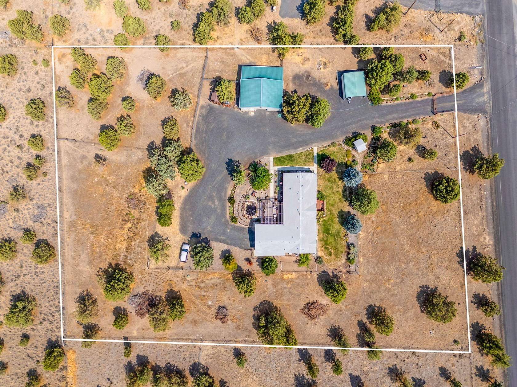 2 Acres of Residential Land with Home for Sale in Prineville, Oregon