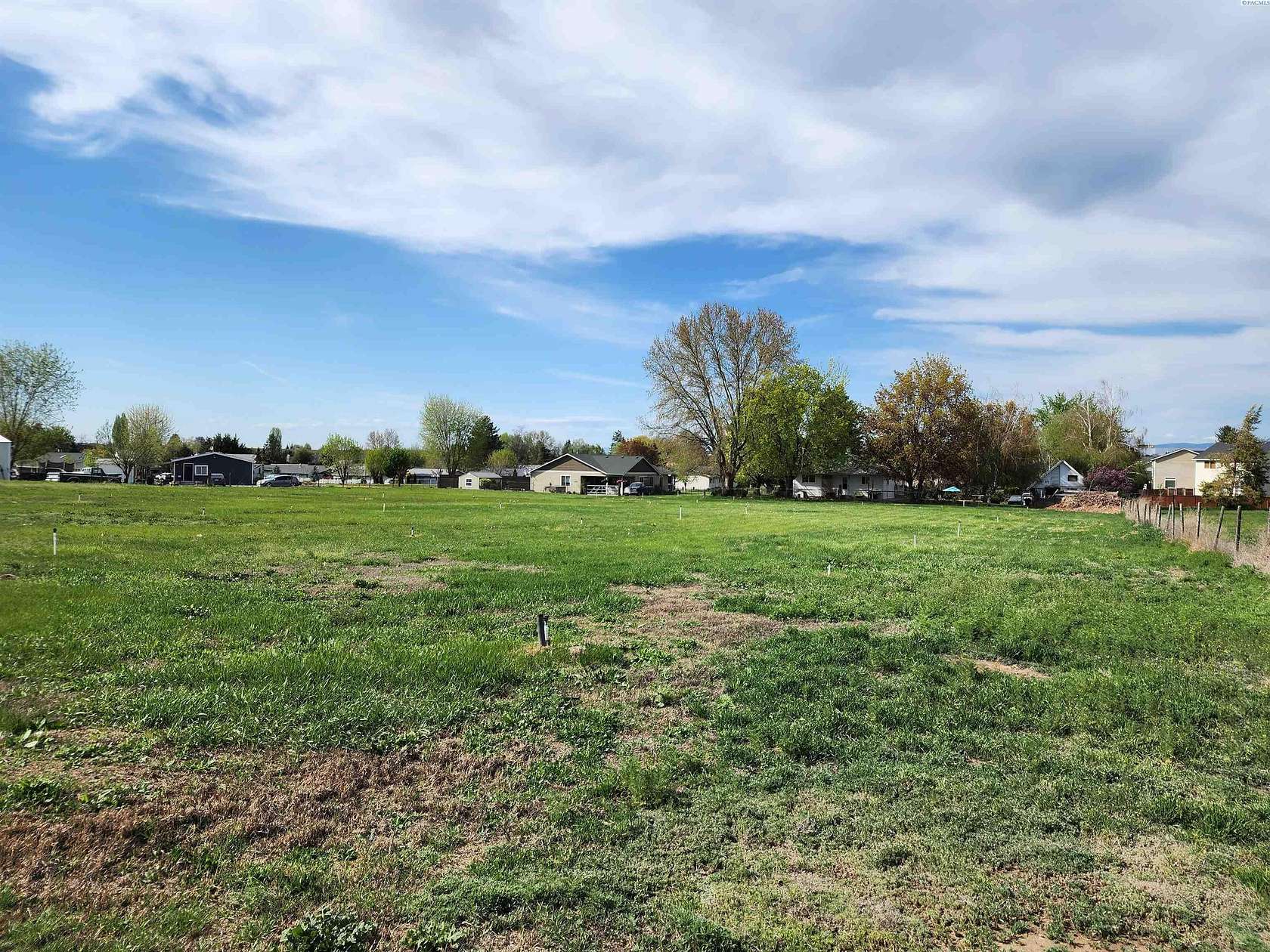 1 Acre of Residential Land for Sale in Grandview, Washington