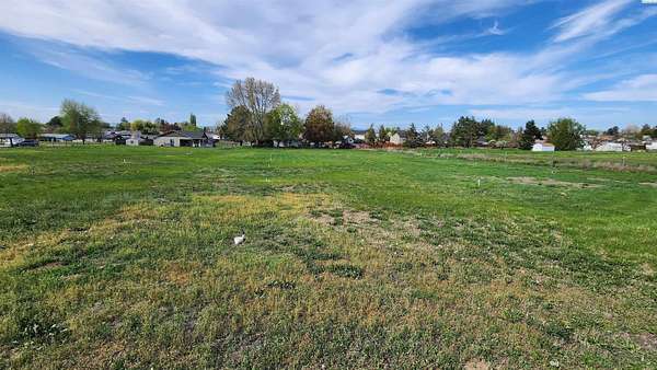 0.76 Acres of Residential Land for Sale in Grandview, Washington