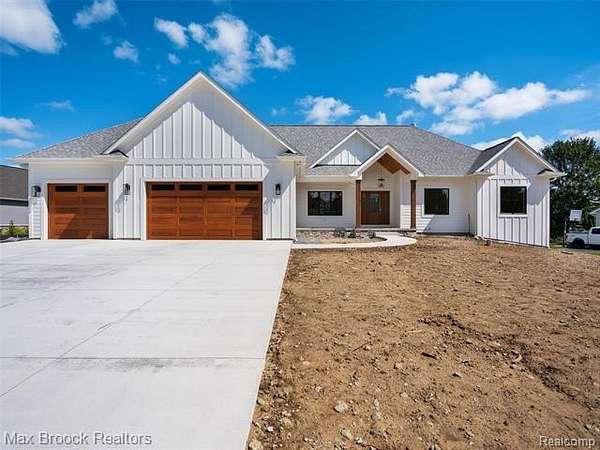 2 Acres of Residential Land with Home for Sale in Hartland, Michigan