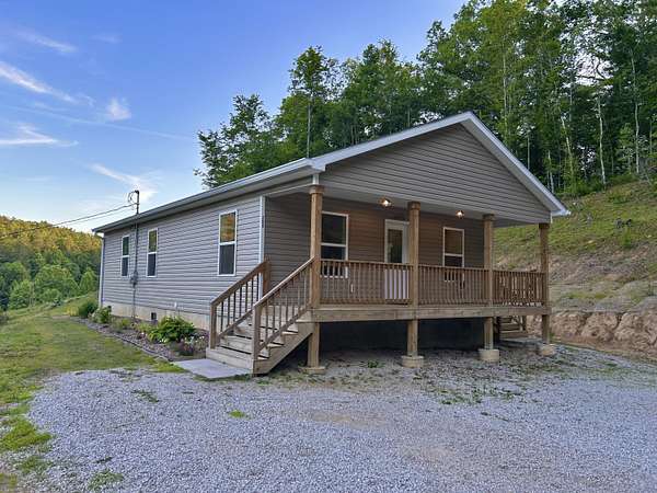 15.7 Acres of Recreational Land with Home for Sale in Campton, Kentucky
