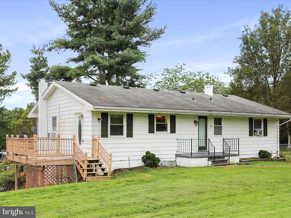 11.6 Acres of Land with Home for Sale in Fort Valley, Virginia